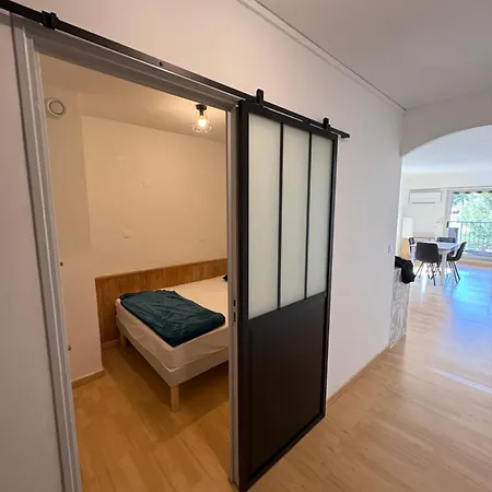 Sur Le Port Apartment